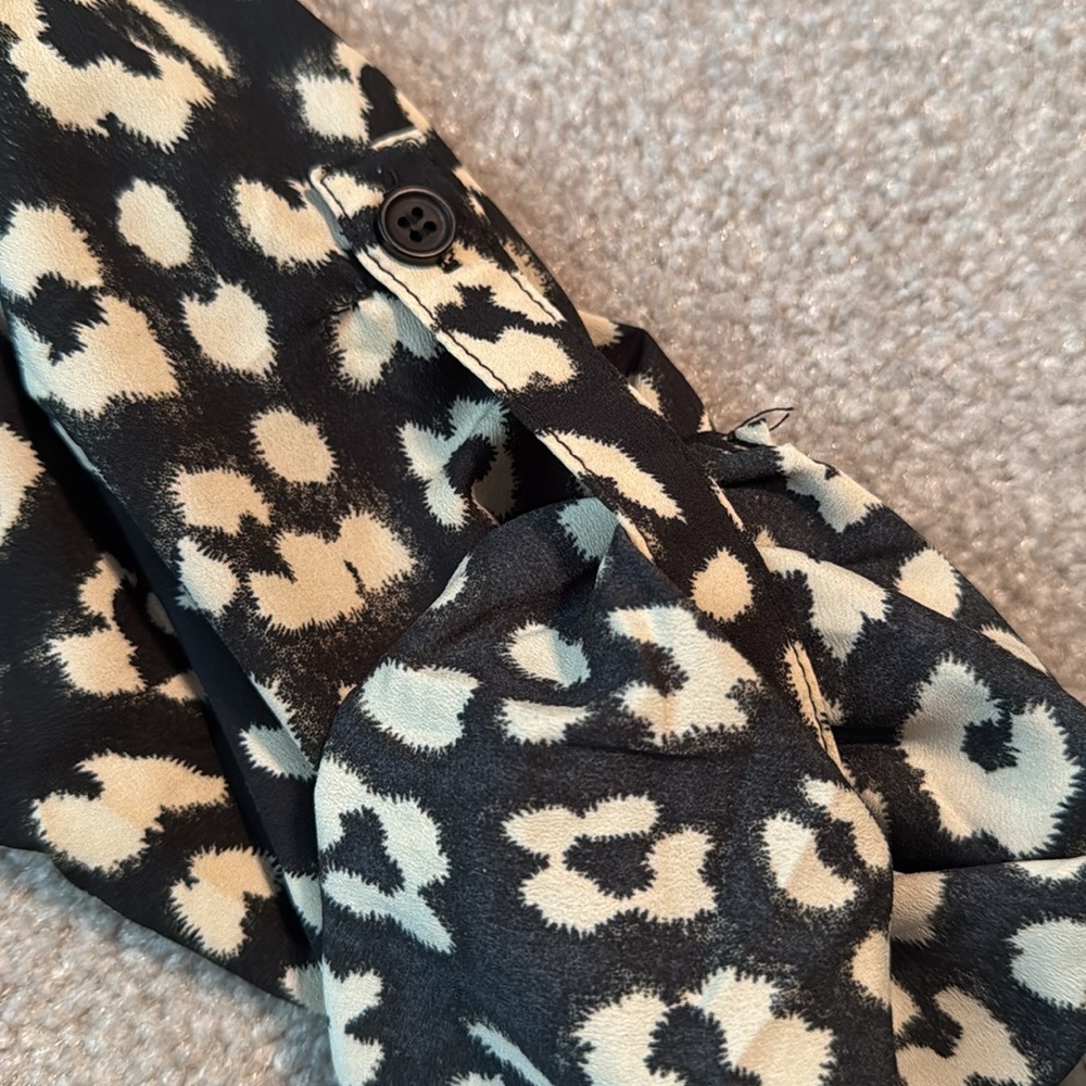 Leopard Print Button-Up Blouse - Picture 3 of 4